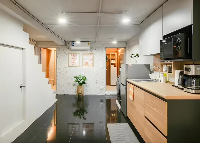 Industrial Loft Sukhumvit 3-bedroom Designer House - 2 Min To Bts Bang Chak アパート バンコク都