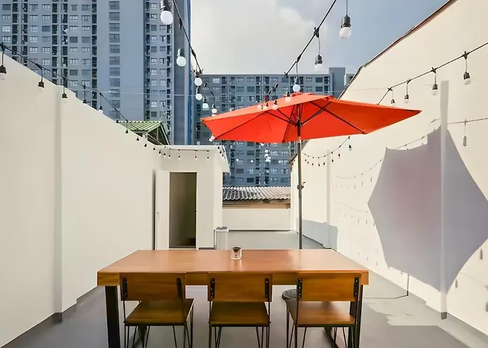 アパート Industrial Loft Sukhumvit 3-bedroom Designer House - 2 Min To Bts Bang Chak