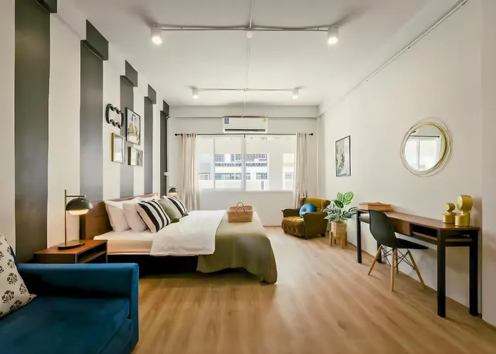 アパート Industrial Loft Sukhumvit 3-bedroom Designer House - 2 Min To Bts Bang Chak