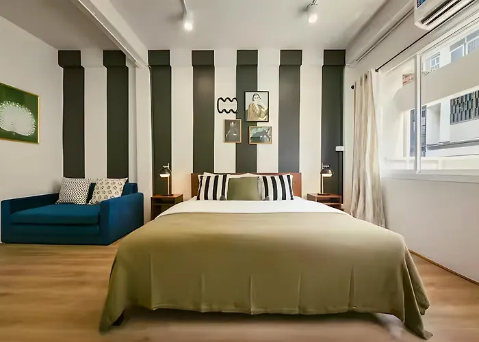 アパート Industrial Loft Sukhumvit 3-bedroom Designer House - 2 Min To Bts Bang Chak *