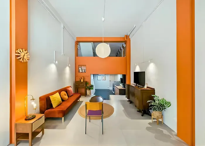 アパート Industrial Loft Sukhumvit 3-bedroom Designer House - 2 Min To Bts Bang Chak バンコク都
