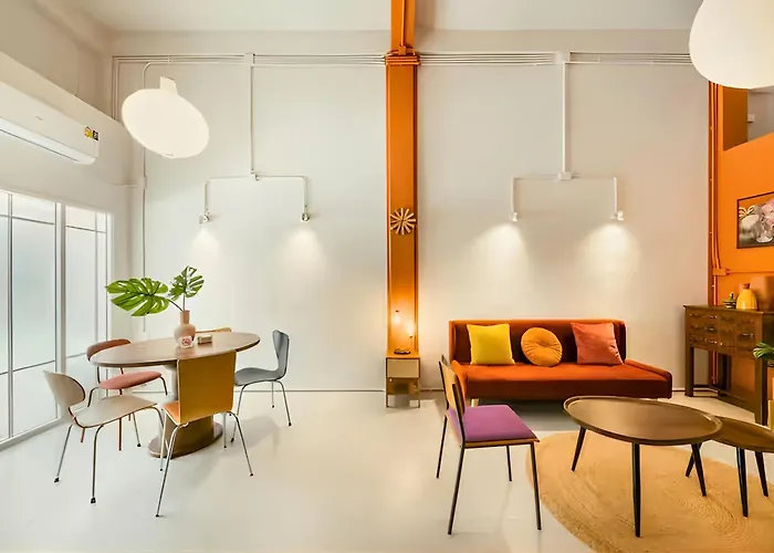 アパート Industrial Loft Sukhumvit 3-bedroom Designer House - 2 Min To Bts Bang Chak *