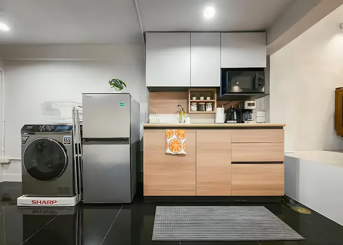 アパート Industrial Loft Sukhumvit 3-bedroom Designer House - 2 Min To Bts Bang Chak バンコク都