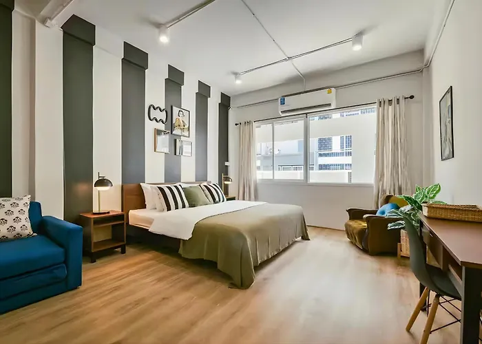 アパート Industrial Loft Sukhumvit 3-bedroom Designer House - 2 Min To Bts Bang Chak *