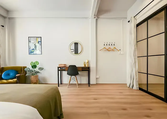 Industrial Loft Sukhumvit 3-bedroom Designer House - 2 Min To Bts Bang Chak *