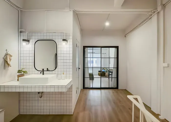 Industrial Loft Sukhumvit 3-bedroom Designer House - 2 Min To Bts Bang Chak バンコク都