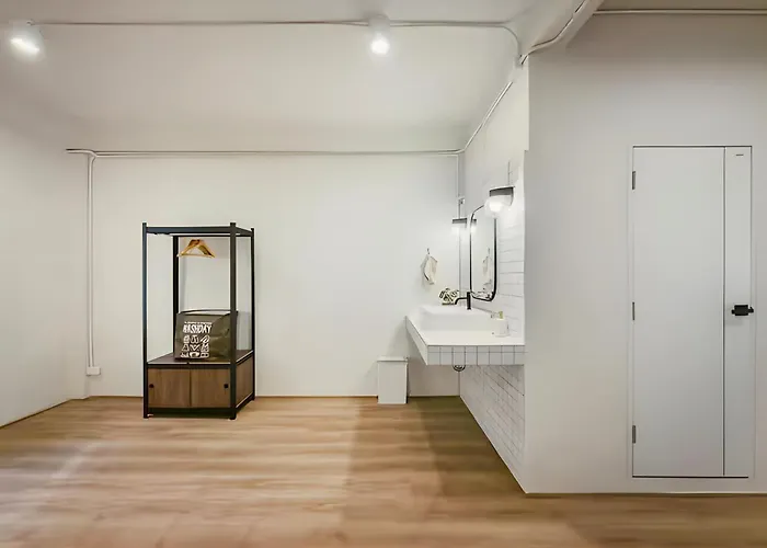 アパート Industrial Loft Sukhumvit 3-bedroom Designer House - 2 Min To Bts Bang Chak