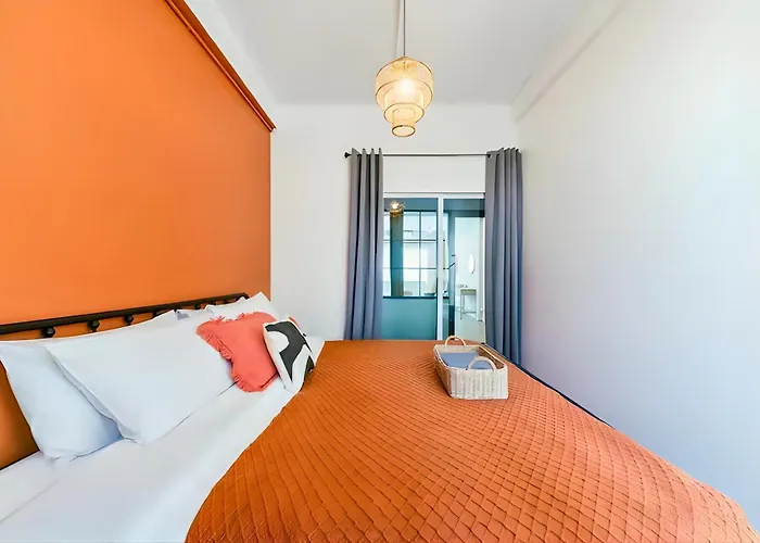 Industrial Loft Sukhumvit 3-bedroom Designer House - 2 Min To Bts Bang Chak アパート バンコク都