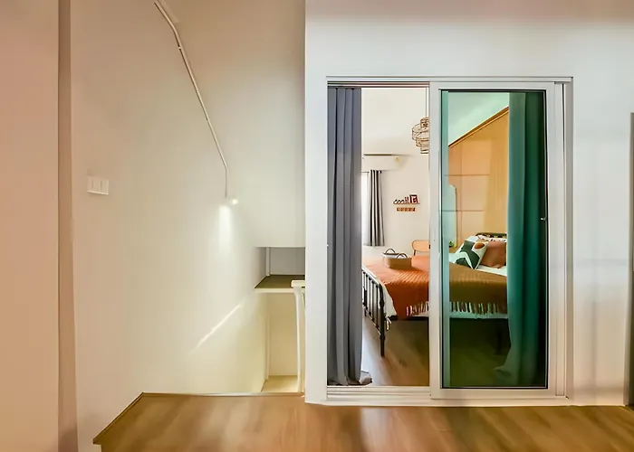 アパート Industrial Loft Sukhumvit 3-bedroom Designer House - 2 Min To Bts Bang Chak *