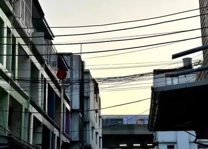 Industrial Loft Sukhumvit 3-bedroom Designer House - 2 Min To Bts Bang Chak アパート