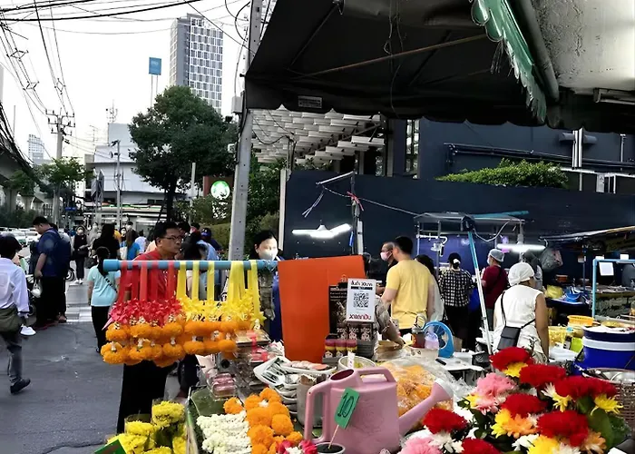 アパート Industrial Loft Sukhumvit 3-bedroom Designer House - 2 Min To Bts Bang Chak バンコク都